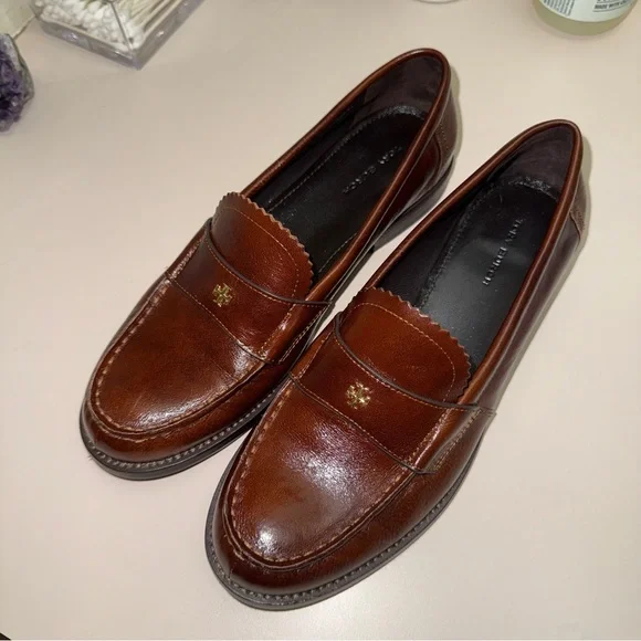 Tory Burch Classic Loafer in Negroni - Picture 7 of 11